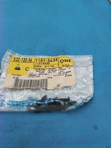 8 GM Rear Window Weatherstrip Retainer Screw 99-19 Silverado Sierra 95-15 Tahoe - Picture 1 of 1