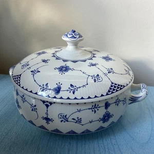 Mason's - Blue Denmark - Lidded Casserole Vegetable Serving Dish Tureen 8" 20cm - Picture 1 of 4