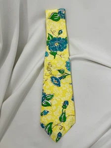 Lilly Pulitzer Vintage Yellow With Blue Flowers White Label Mens Tie - Picture 1 of 4