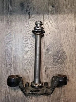 85 86 HONDA MAGNA 700 VF700C OEM Front Fork Clamp Lower Triple Tree Stem Black  Foto 1 de 4