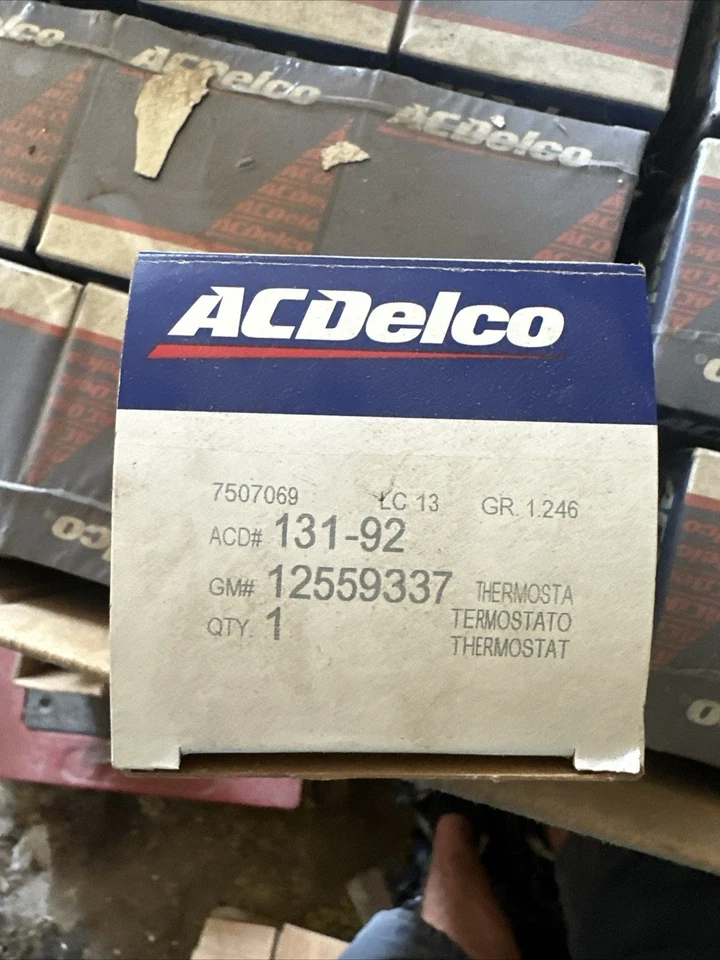 Термостат охлаждающей жидкости двигателя Ac Delco номер детали - 12559337 для GM - Изображение 1 из 3