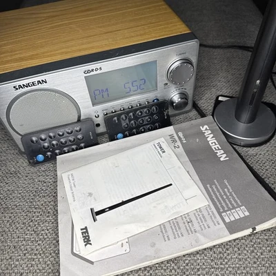 Receptor de afinación digital gabinete de madera Sangean WR-2 AM / FM-RDS con antena Terk Foto 1 de 4
