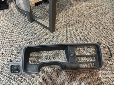 Chevrolet Silverado Tahoe Suburban 1995-1999, GMC Yukon tablero embellecedor bisel tostado Foto 1 de 4