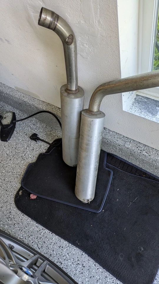 Ducati 748 916 996  LEFT/RIGHT EXHAUST PIPE MUFFLER SET  - Image 1 of 2