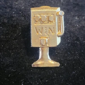 Mini Slot Machine WIN gold tone Tie Tack Souvenir Badge Event Lapel Hat Vest Pin - Picture 1 of 3