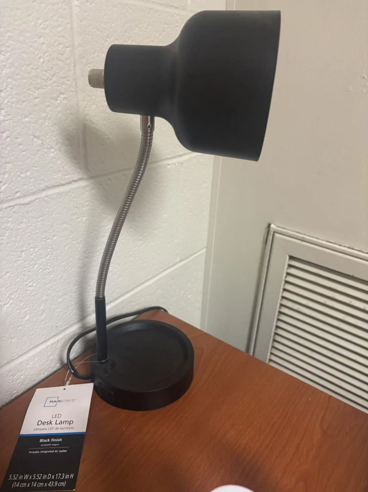 Черная светодиодная настольная лампа, Mainstays, встроенная розетка переменного тока, 5,52 дюйма W*5,52 дюйма D*17,3 дюйма в высоту - Изображение 1 из 1