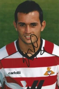 DONCASTER: SAM HIRD SIGNED 6x4 PORTRAIT PHOTO + COA - Bild 1 von 1
