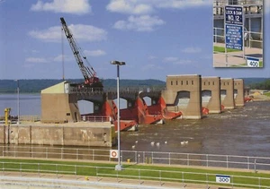 Postcard Iowa Dubuque Lock & Dam 12 Mississippi River MINT Unused - Picture 1 of 1