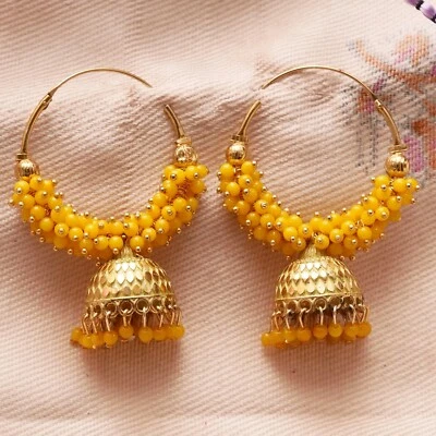 Pendientes Jumka amarillos aro chapado en oro antico tradicionales indios adjuntos a perlas Foto 1 de 2