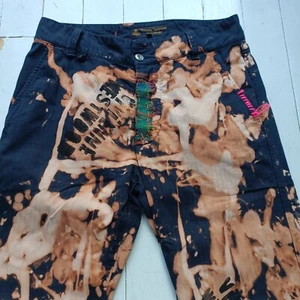 VIVIENNE WESTWOOD HERRENJEANS 32 x 29 MASSGESCHNEIDERTE LACKIERUNG & DRUCK PUNKSTIL EINZIGARTIG - Bild 1 von 24