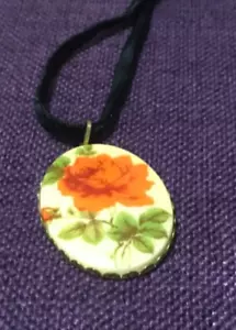 VINTAGE WESTERN GERMANY CHOKER NECKLACE WITH ROSE PENDANT - Picture 1 of 7