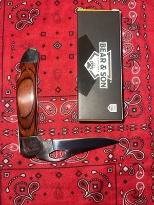 Cuchillo plegable con bloqueo de palo de rosa Bear & Son 4 3/8 Foto 1 de 2