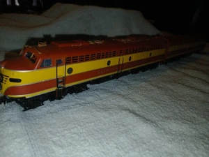 PROTO SERIES 2000 E7 Locomotive and B unit #1031 Red And Yellow - Picture 1 of 9