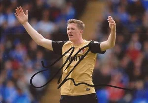 LEYTON ORIENT: JOHN LUNDSTRAM SIGNED 6x4 ACTION PHOTO+COA - Picture 1 of 1