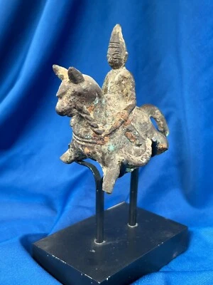  Estatua de bronce birmana rara de caballo y jinete del siglo XII Foto 1 de 4