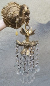 1 Aplique Vintage Interruptor de tracción Latón Spelter Cascada Cristal Lámpara Armario Luz - Imagen 1 de 13