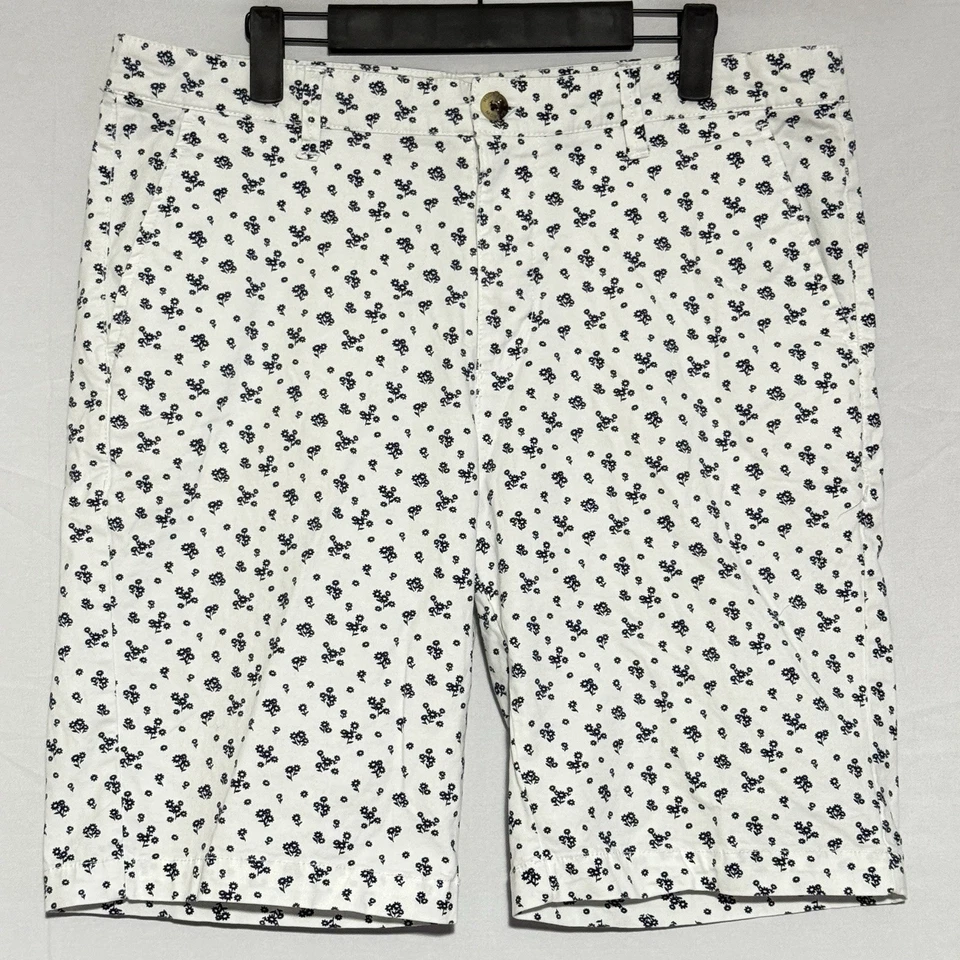 Pantalones Cortos Chinos Hudson & Barrow Para Hombre Cintura 33 Blanco con Patrón Floral Azul Marino Foto 1 de 4