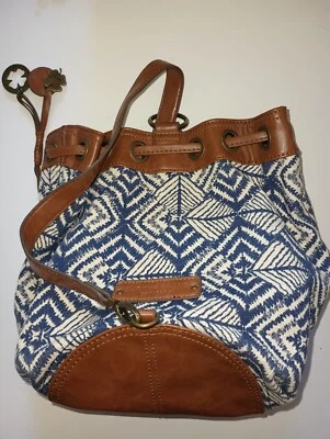 Nuevo Bolso Bandolera Lucky Brand Bali Hai Azul y Blanco Lona Cubo  Foto 1 de 4