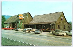 postcard The Basket Barn, Basketville, Manchester, Vt. roadside basket store - Picture 1 of 2