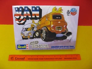 2008 REVELL DEAL'S WHEELS CUSTOM SURFER VAN + 2 SURFBOARDS / FACTORY SEALED - Picture 1 of 6