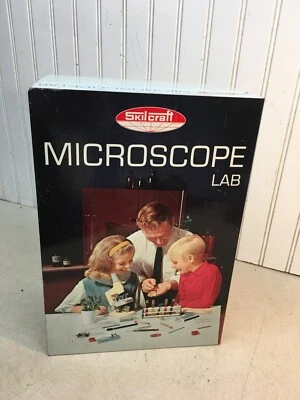 Conjunto de microscopio eléctrico y laboratorio vintage estuche metálico retro Gilbert 1960 750 POWER Foto 1 de 4