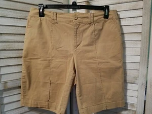 St Johns Bay Womens Shorts Size 16 Tan Bermuda Stretch Pockets Flat Front  - Picture 1 of 9