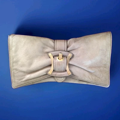 Y2K B Makowsky Leather Shoulder Clutch Envelope Brass Buckle 90s NOS Tag Soft - Imagem 1 de 4