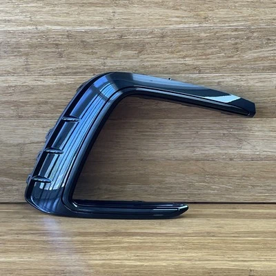 Parrilla antiniebla inferior delantera derecha Volkswagen Tiguan 2018-2021 OEM Foto 1 de 4