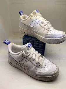 Scarpe da ginnastica Nike Air Force 1 bianche taglia UK 5 US 5,5 EU 38 pelle racer blu palestra - Foto 1 di 14
