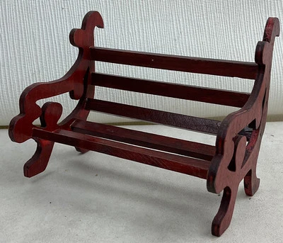 Ancien XXème très beau banc en bois pour maison de poupée - Photo 1/4