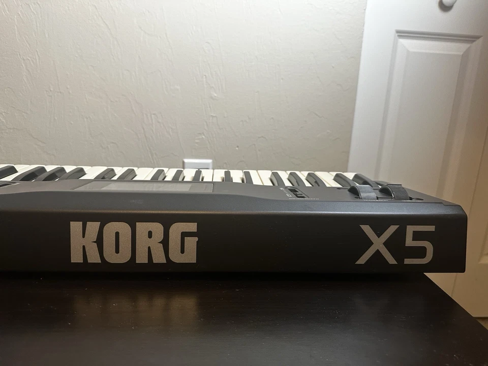 Korg Minilogue X5 Polifónico Analógico Sintetizador Teclado Secuenciador Foto 1 de 4