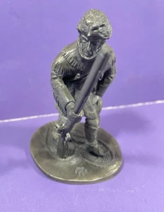 Franklin Mint Pewter People of Colonial America Figurine THE TRAPPER - Picture 1 of 2