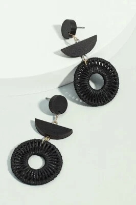 ¡NUEVO CON ETIQUETAS! Pendientes colgantes geométricos Francescas Collections tono negro y dorado, perforados Foto 1 de 4