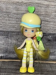 MINI BAMBOLA MERINGA ALLE FRAGOLE 3,5" FIGURA GIOCATTOLO MAGIC GROW TRECCIA - Foto 1 di 3