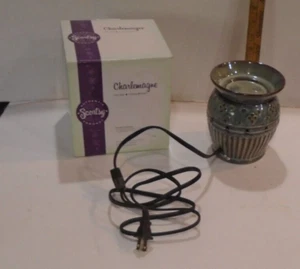 2010 Scentsy "charlemagne " fullSize Warmer / Lamp - Picture 1 of 3