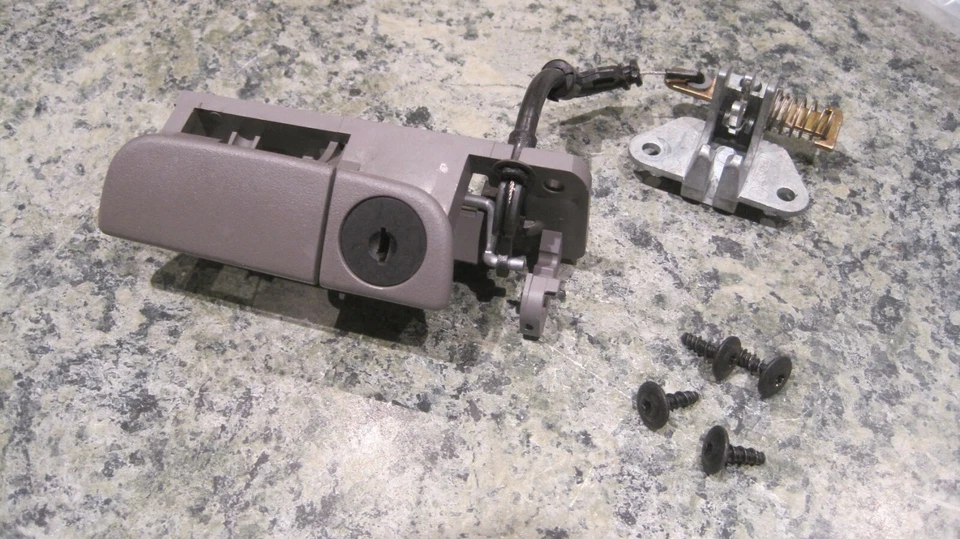 Mango de bloqueo de pestillo para guantera Cadillac Deville 2001+ gris sin llave OEM Foto 1 de 1