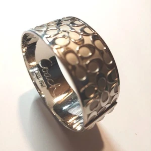 Coach Signature 1 pulgada Brazalete brazalete ancho en relieve tono plata 2,5 pulgadas de diámetro - Imagen 1 de 14