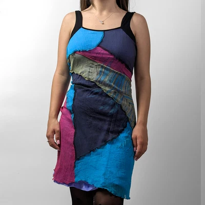 Vestido curto Save the Queen plissado assimétrico Y2K patchwork multicolorido malha P-M - Imagem 1 de 4