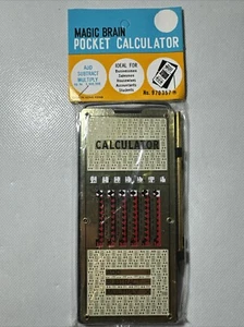 Calculadora de bolsillo Magic Brain de colección con lápiz óptico, hecha en Hong Kong en paquete nueva de stock - Imagen 1 de 4