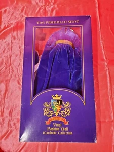 Franklin Mint Lady Guinevere Vinyl  Fashion Doll NFRB  Outfit  - Picture 1 of 9