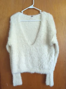 THE Softest Cream Free People Sweater - Women's Size M - Picture 1 of 6