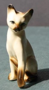 Siamese Cat Figurine Sitting Curled Tail Miniature Bone China Cat Figure Beauty - Picture 1 of 1