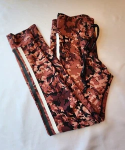 Avec Les Filles High-Waist Leggings Stripes Both Leg Sides Burgandy Camo Small - Picture 1 of 8