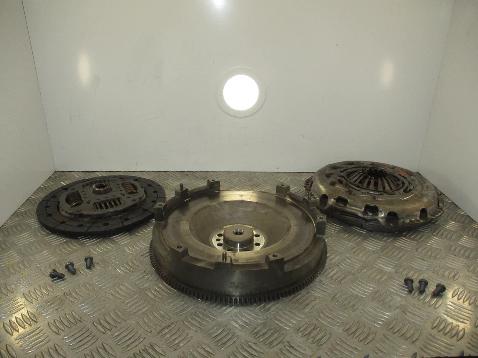 Peugeot Boxer 2.0 Euro 6. Flywheel & Clutch 9805856680/9805856580/9837181780 - Image 1 of 4