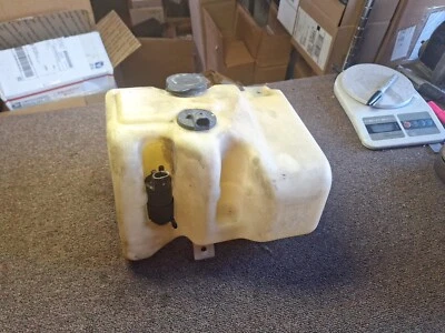 91 92 93 Chevy Caprice Buick Roadmaster Parabrisas Limpiaparabrisas Lavadora Depósito Tanque Foto 1 de 4