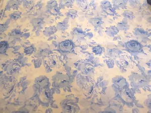 Cotton Fabric Light Blue Large Roses on White Cotton Quilt Craft BTY x 44 - Picture 1 of 6