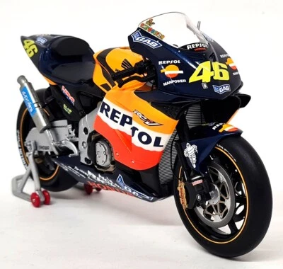 Minichamps 1/12 Honda RC211V 2002 Valentino Rossi Repsol Team Model Motorbike - Photo 1/4