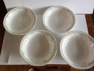 Royal Doulton 'Caprice' Set of 4 Soup/Cereal Bowls 20cm. VGC. Two Sets Available - Picture 1 of 6