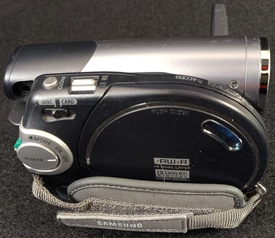 Samsung SC-DC173U 34x Zoom DVD Camcorder Bundle - Tested w/ SD Card & Discs - Image 1 of 4