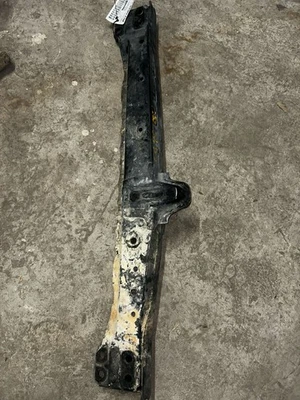 Subchasis travesaño suspensión delantera OEM para Toyota RAV4 2006-2012 Foto 1 de 4